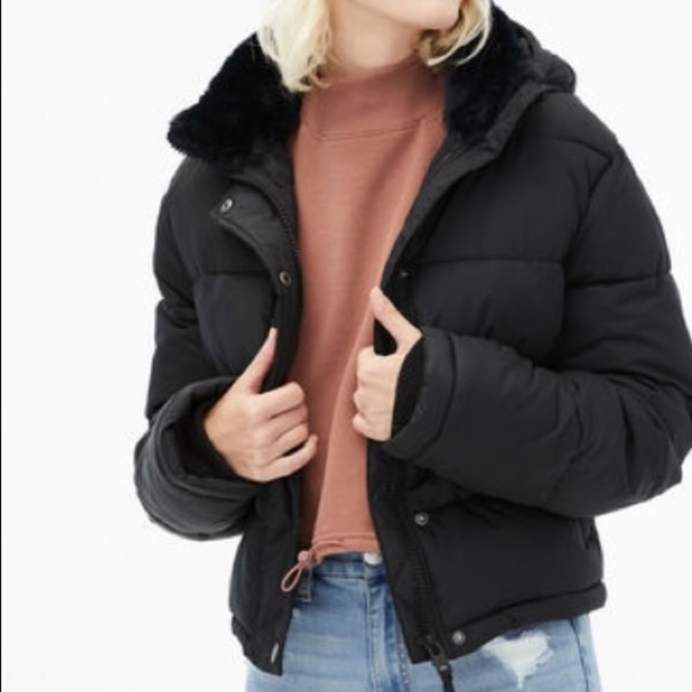 NWT MEDIUM BLACK PUFFER JACKET